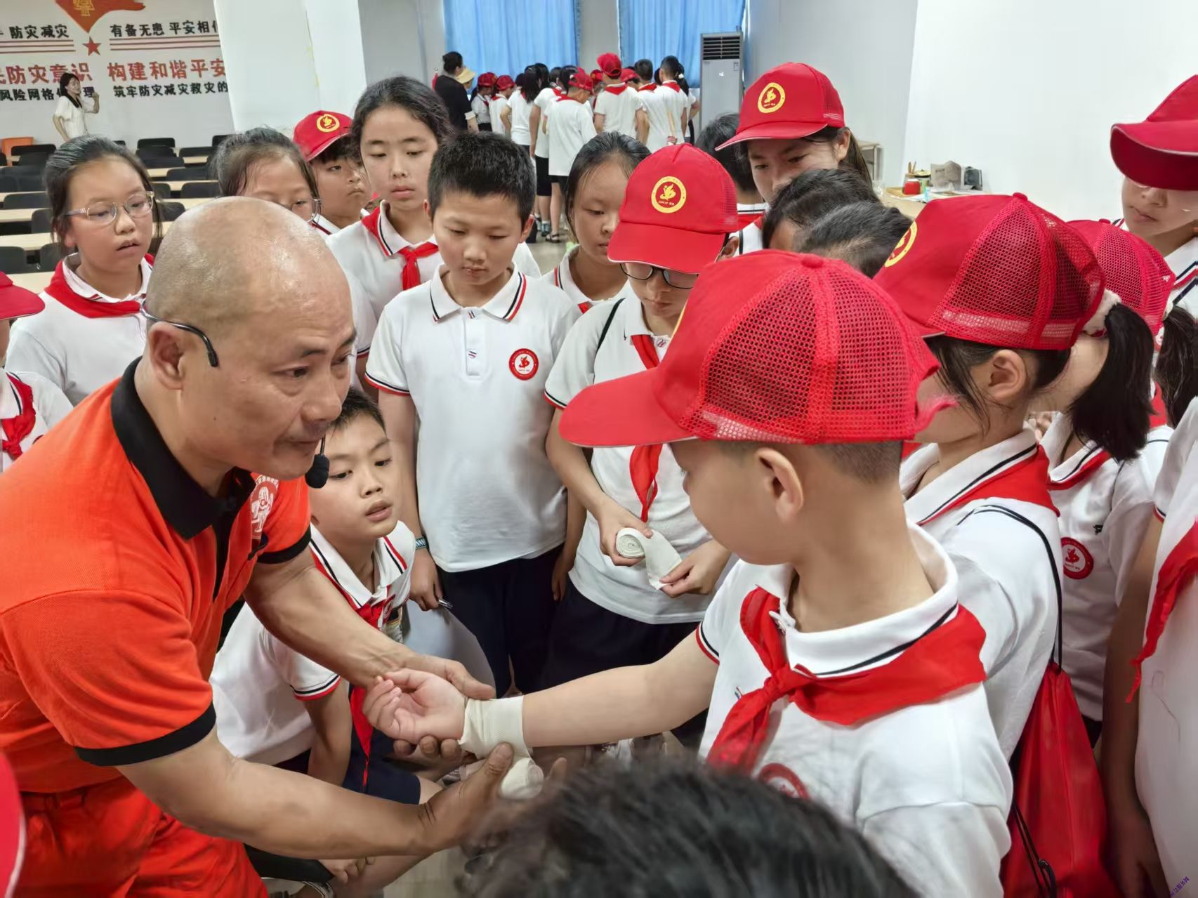 人人讲安全 个个会应急|多部门联动开展青少年应急实训 筑牢少年安全防护墙